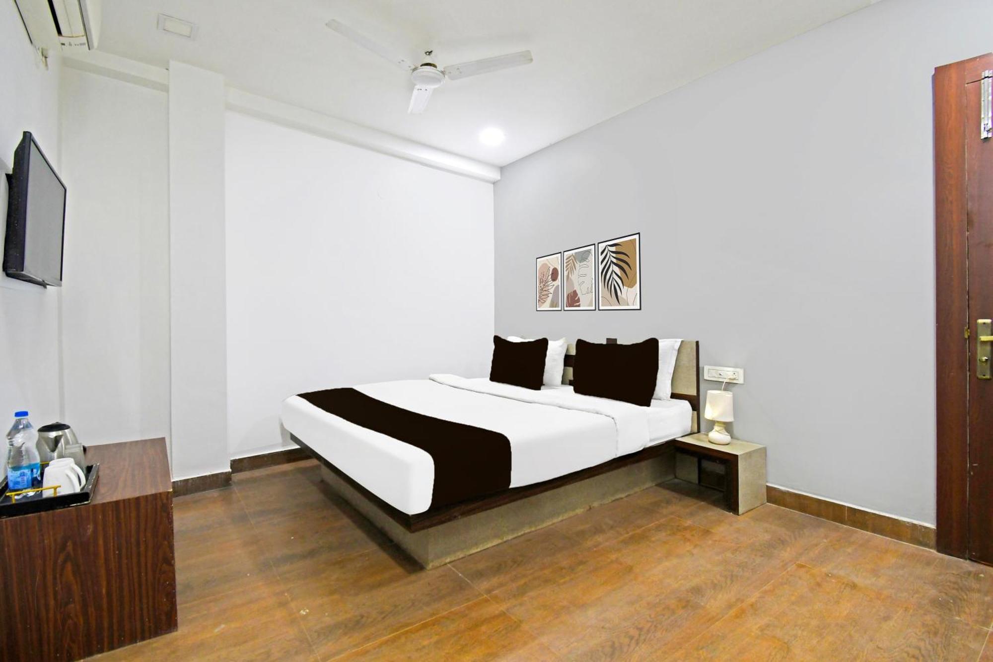 מלון בובנשוואר Super Townhouse Mancheswar Industrial Estate מראה חיצוני תמונה