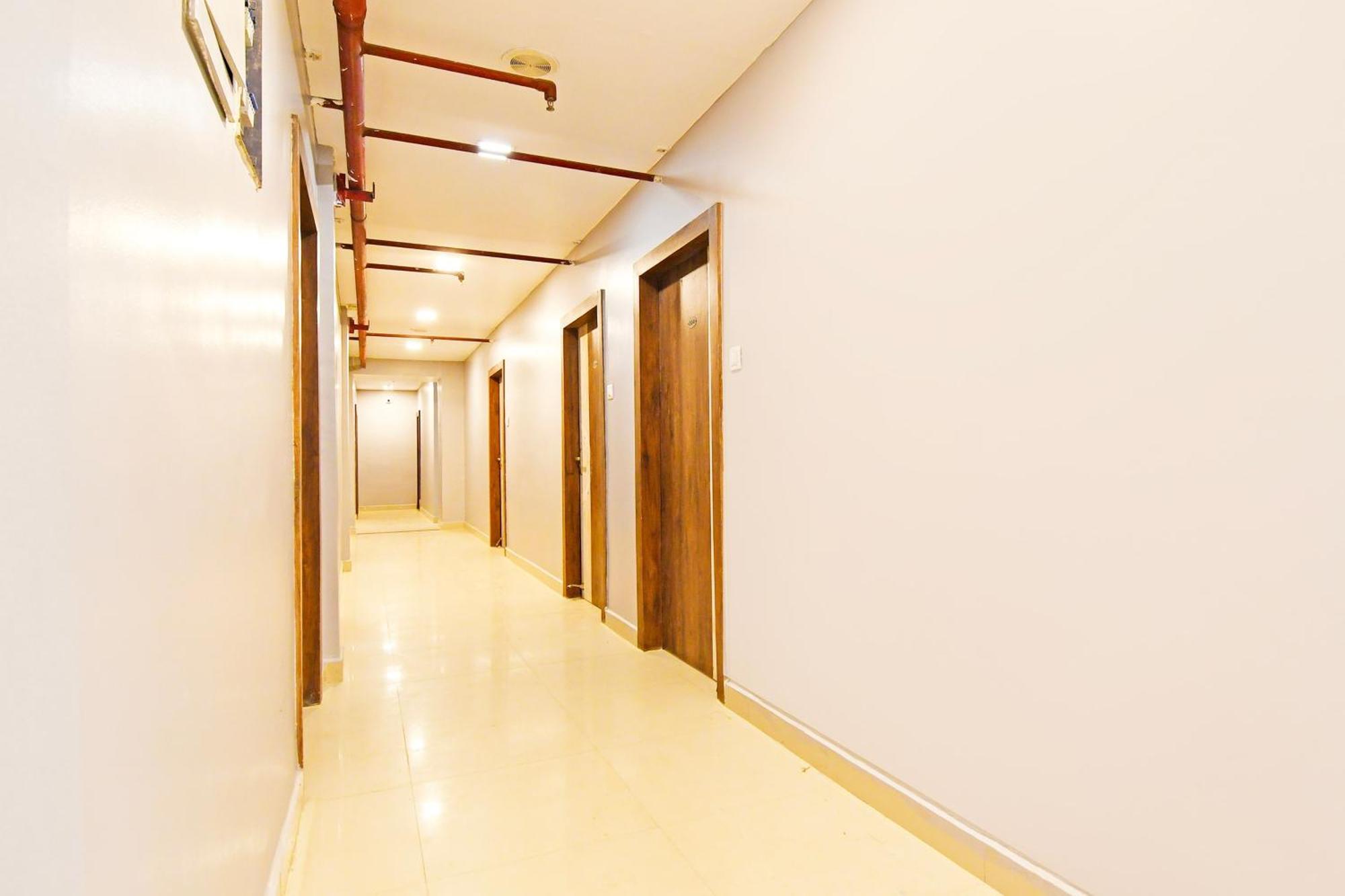 מלון בובנשוואר Super Townhouse Mancheswar Industrial Estate מראה חיצוני תמונה