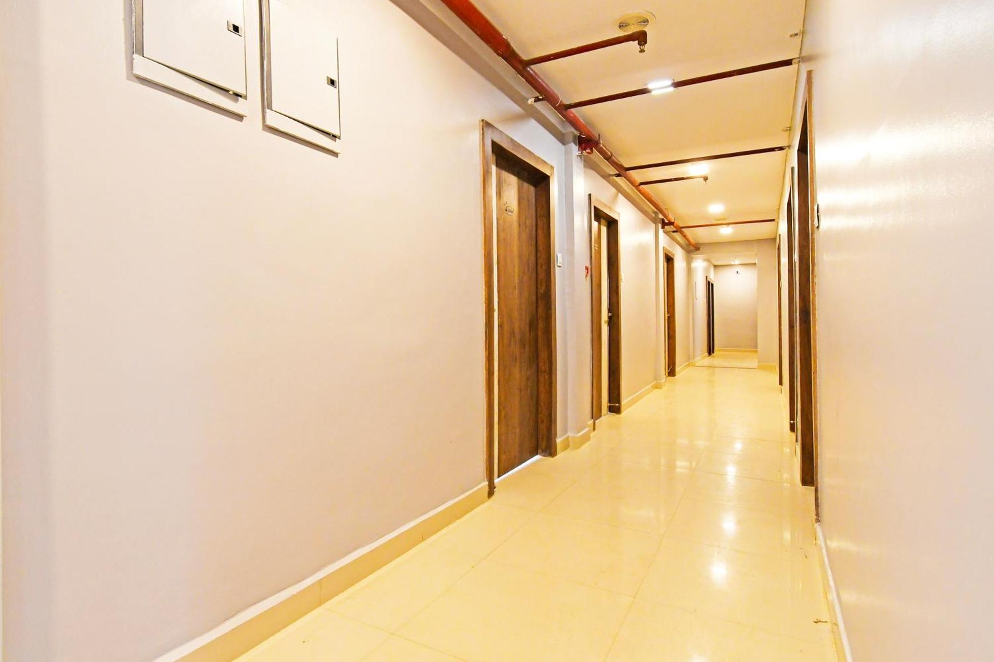 מלון בובנשוואר Super Townhouse Mancheswar Industrial Estate מראה חיצוני תמונה