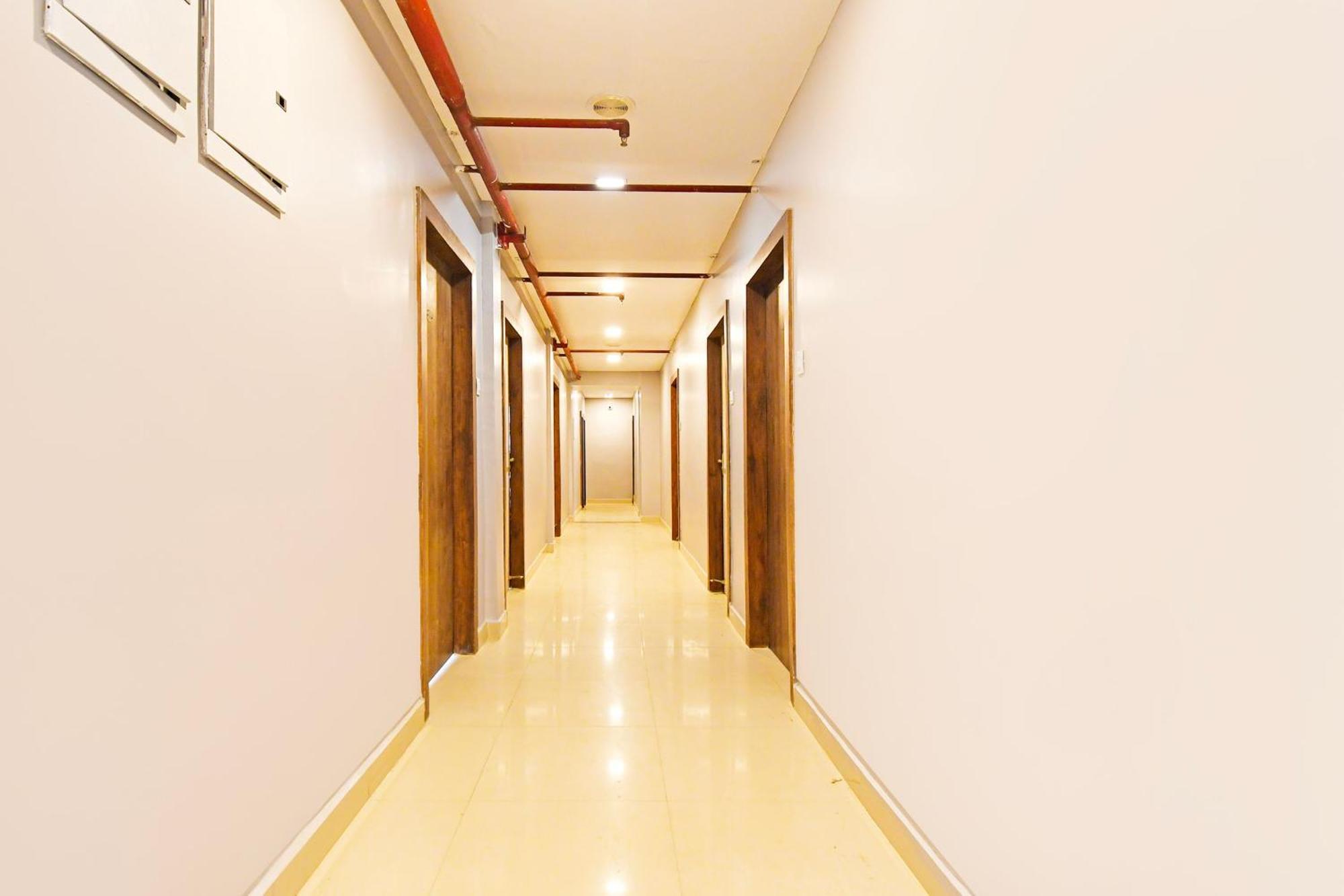 מלון בובנשוואר Super Townhouse Mancheswar Industrial Estate מראה חיצוני תמונה