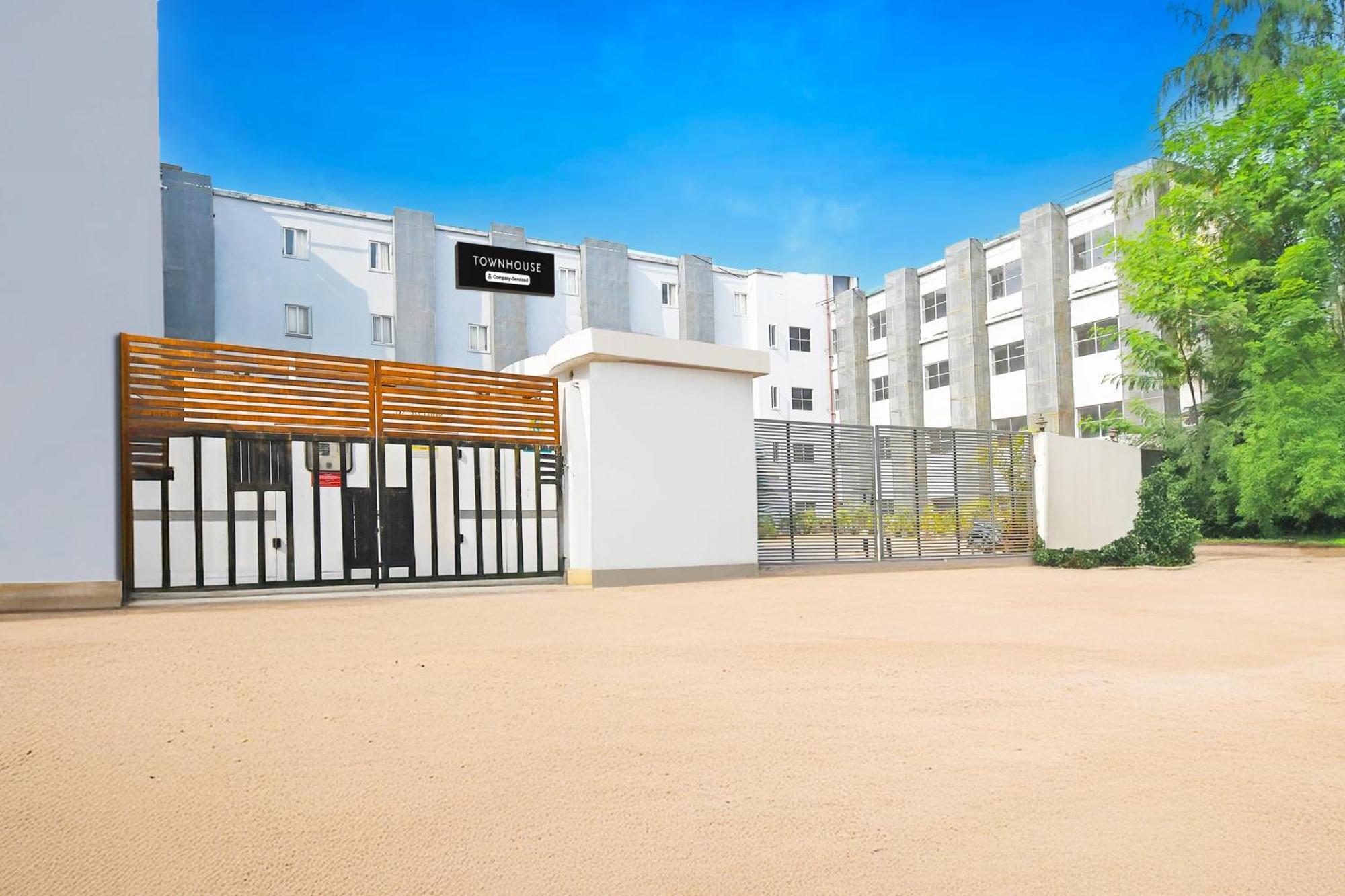 מלון בובנשוואר Super Townhouse Mancheswar Industrial Estate מראה חיצוני תמונה
