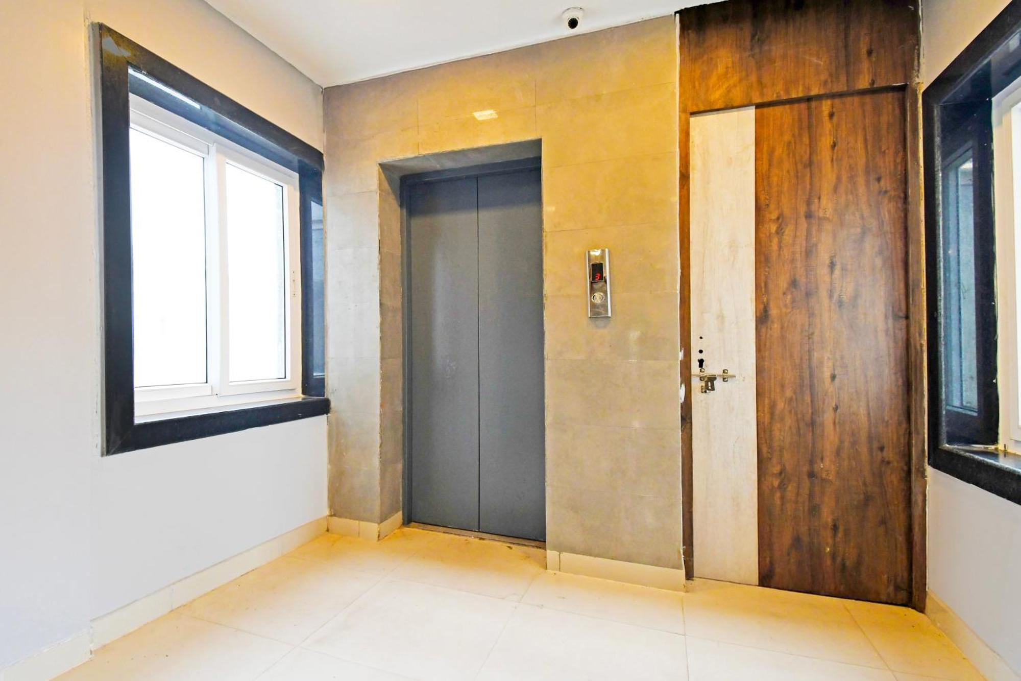 מלון בובנשוואר Super Townhouse Mancheswar Industrial Estate מראה חיצוני תמונה